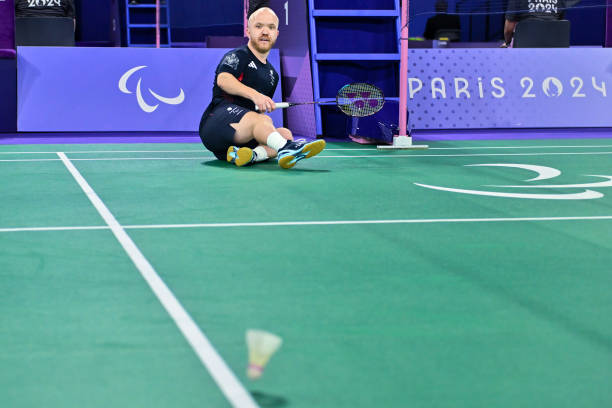 业余VS专业羽毛球场地:高度要求有何不同?