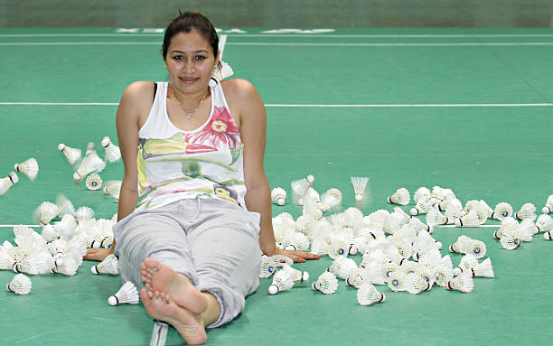 羽毛球发球区域详解：单双打发球区精准划分教学