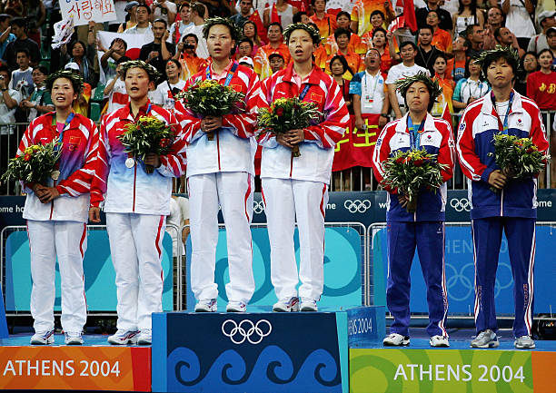 羽毛球场地围网与安全距离设置规范