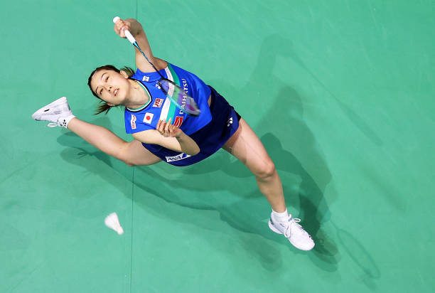 羽毛球高远球挥拍图解教程:从握拍到击球的完整指南