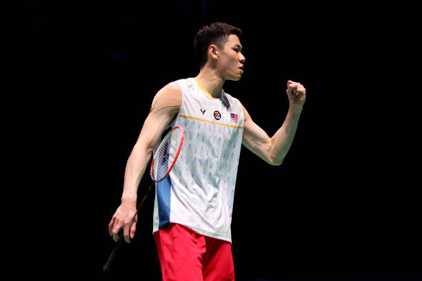 小学羽毛球基础动作大全：正手、反手、步法详解