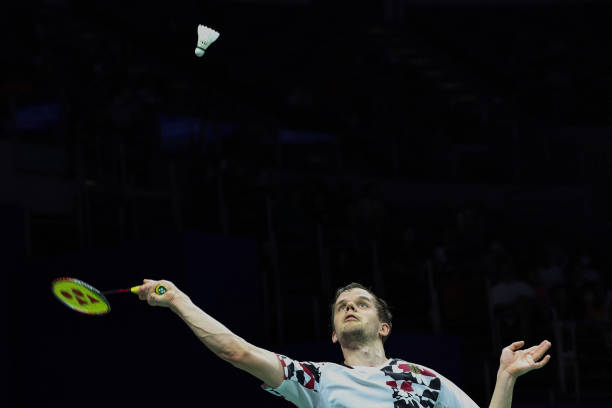 新手必看！羽毛球基本步法训练与常见错误纠正