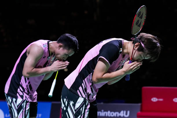 羽毛球新手必看：如何避免发球和击球出界？