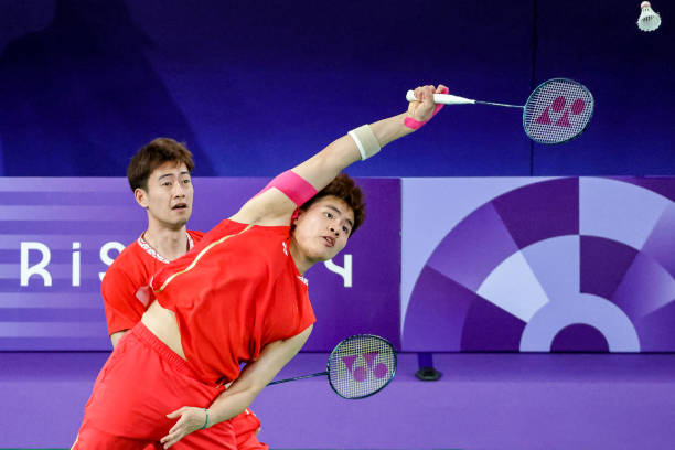 用文字还原羽毛球对打：关键动作与细节描写方法