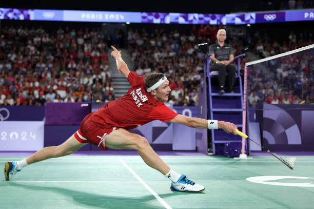 小朋友羽毛球发球入门:标准姿势视频教学