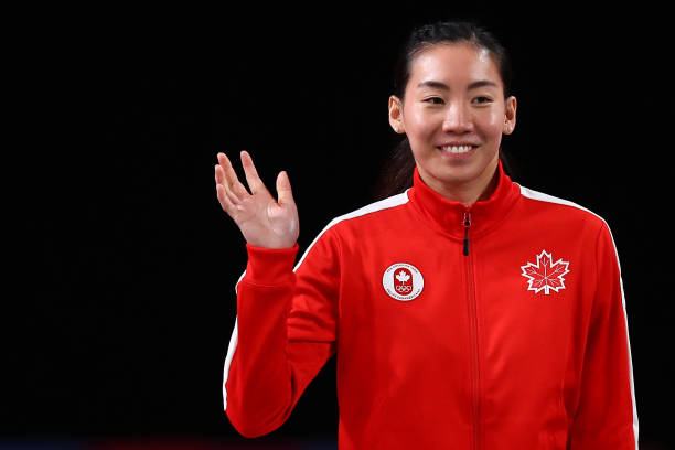 羽毛球比赛裁判规则：裁判员如何判罚违例与得分？