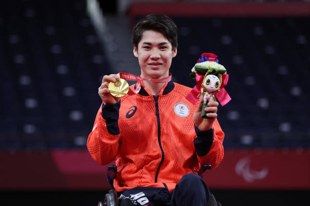 手绘羽毛球小技巧:线条、阴影与立体感表现