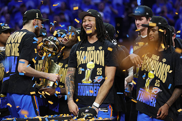 速雷体育篮球比分评测:为何成为篮球爱好者的首选工具?