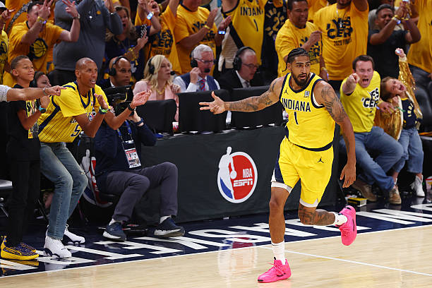 篮球球衣11号背后的传奇球员是谁？