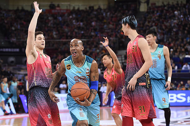 篮球篮板尺寸全解析：高度、宽度与材料要求