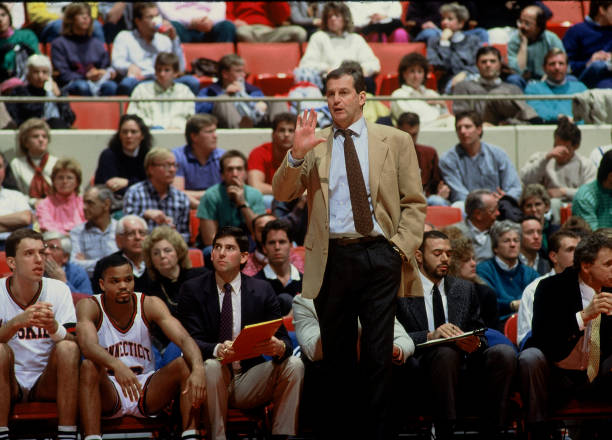 NBA常规赛精彩对决：独行侠与凯尔特人的数据对比前瞻