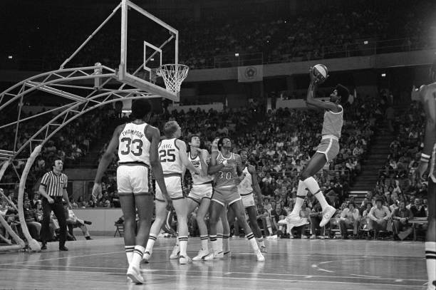 罚球时站位技巧:提高篮板球争夺成功率