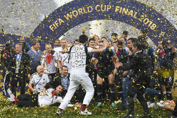 从马拉多纳到C罗:十大传奇球星的点球决胜时刻