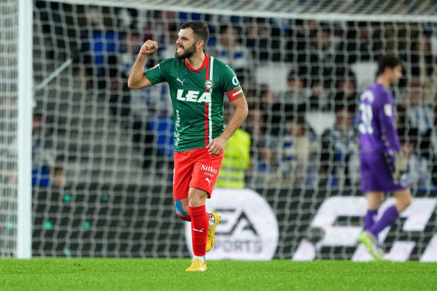 艺术与激情:马拉多纳纪念碑的设计灵感解析