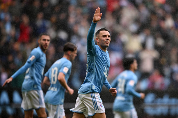 任意球破门的心理博弈:守门员vs主罚者