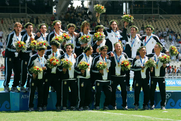 裁判手势解析:判罚点球的标准动作