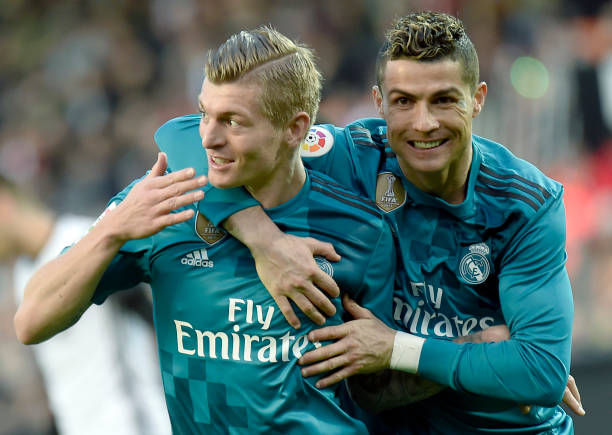 C罗与乔治娜度假合照，阳光沙滩下的浪漫时刻