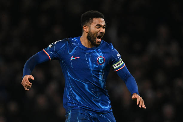 国际足联对足球场地的面积要求是多少?