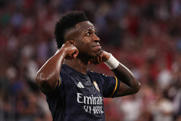 为什么罗马里奥在巴西国家队坚持穿11号?深度解析