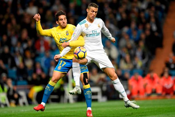 化冲击为静止：解密足球脚面停球的核心技巧