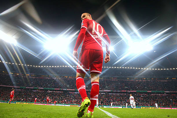 国际足联标准：足球场长度和宽度是多少厘米？