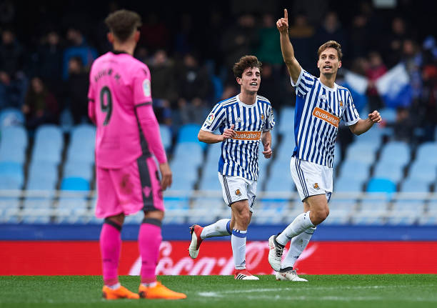 切尔西的欧冠荣耀:盘点冠军教练的关键决策与经典战役