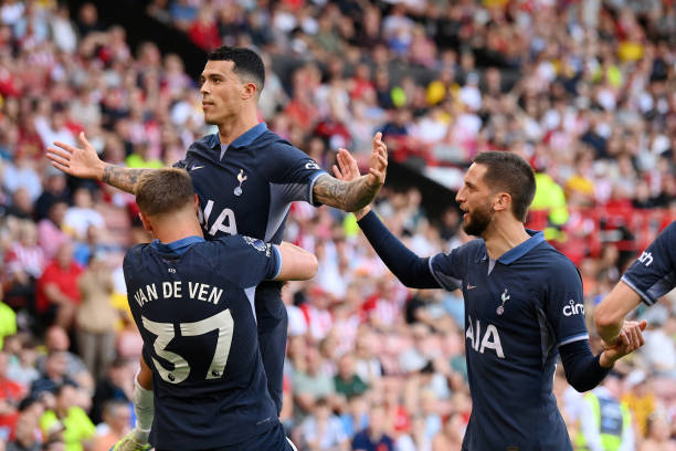 战术分析+实时互动！FIFA足球世界大神操作直播教学