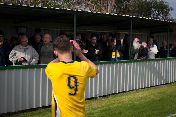 梅西百货工作日与周末关门时间对比