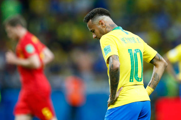 从跑位到射门:定位球进攻战术动态图解教程