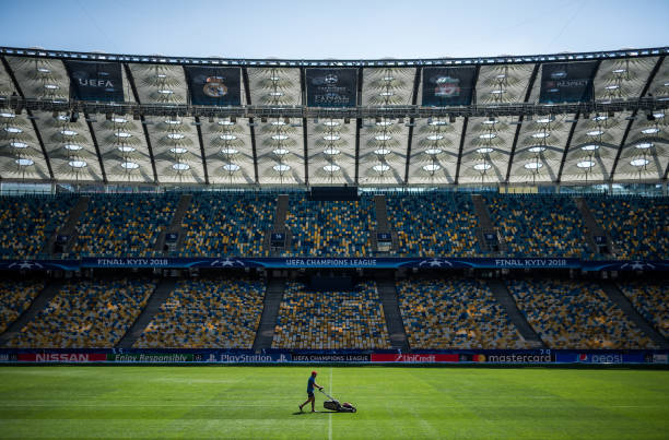 防守反击战术的演变:从传统防反到现代快速转换