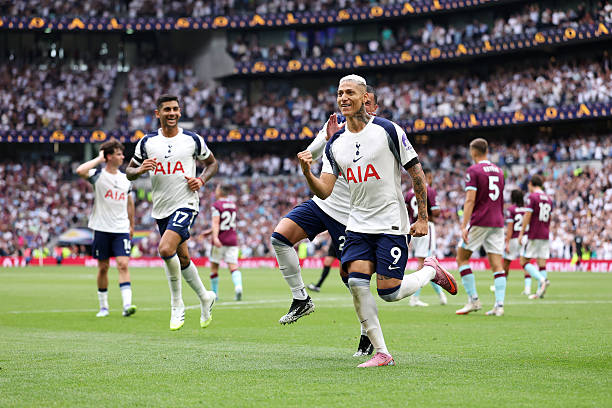 从多特到拜仁再到巴萨,莱万欧冠35队进球全记录