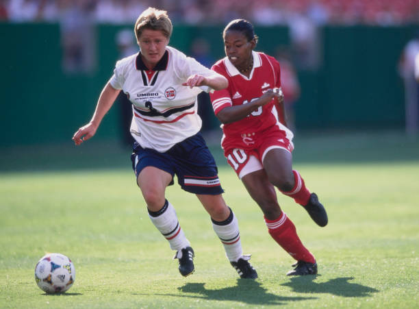 卡卡在米兰踢什么位置最出色?