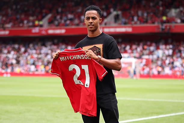 越位规则再探讨：回传情况下的判罚标准