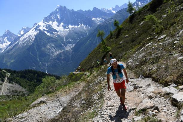 掌握跳远收腹动作,提升你的跳远成绩