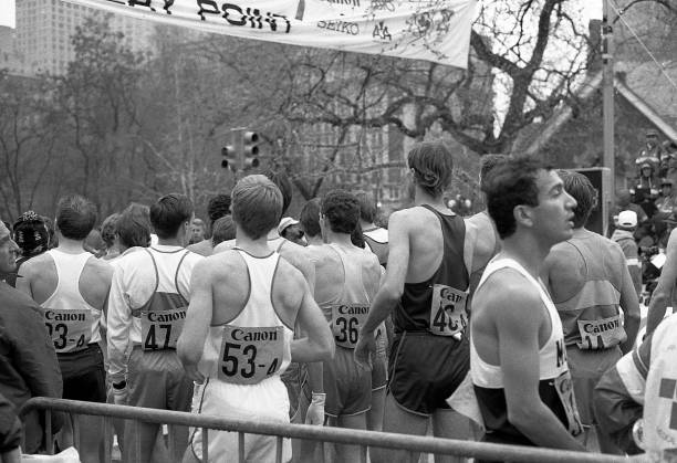 跳水决赛现场直击:亚运会选手们的水中艺术!