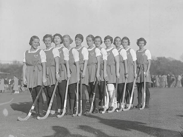 田径中的径赛和什么项目并列?