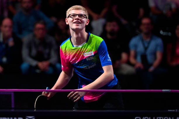 乒乓球擦边球示意手势解析:确保公平判罚的关键