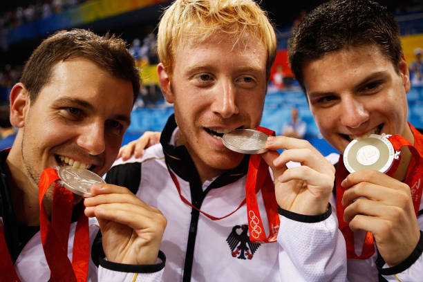 许昕/刘诗雯2-0领先遭翻盘，日本组合夺奥运混双首金