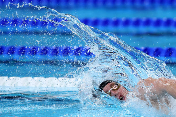 游泳转身实战演练:比赛中的高效转身策略