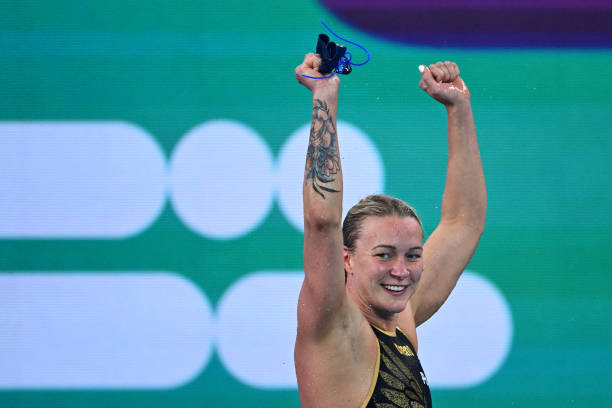 泳池派对热舞!美女水中曼妙舞姿惊艳全场