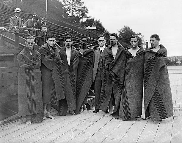 江中游泳遇船紧急应对指南：关键时刻如何自救