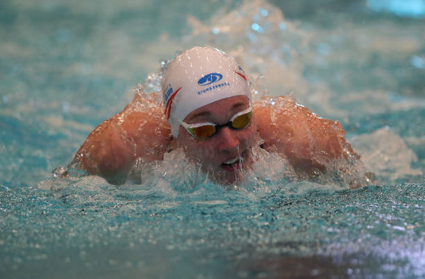 专业教练带你掌握完美仰泳姿势