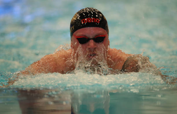 全国青少年游泳比赛线上直播,见证新一代游泳天才的崛起!