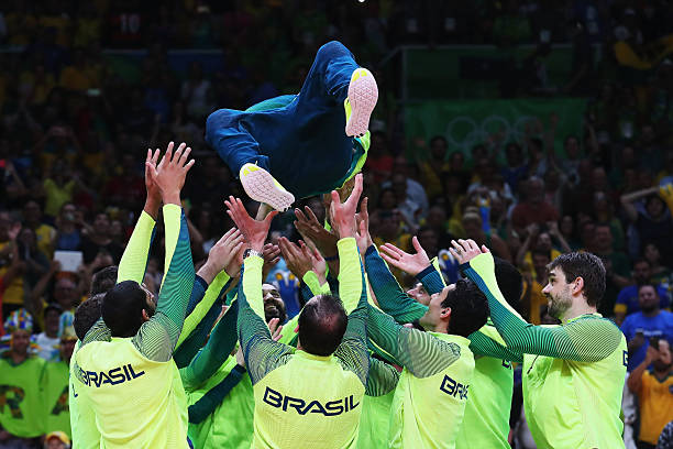 排球“生命线”——一传(垫球)技术与练习步骤全攻略