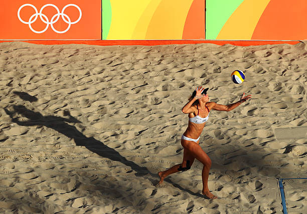 排球发球动作指南：上手发球与跳发球的技术细节