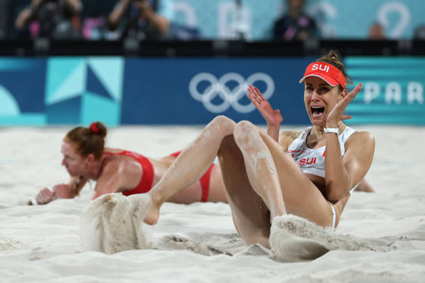 周苏红与曹红璧：她们如何在不同领域创造辉煌